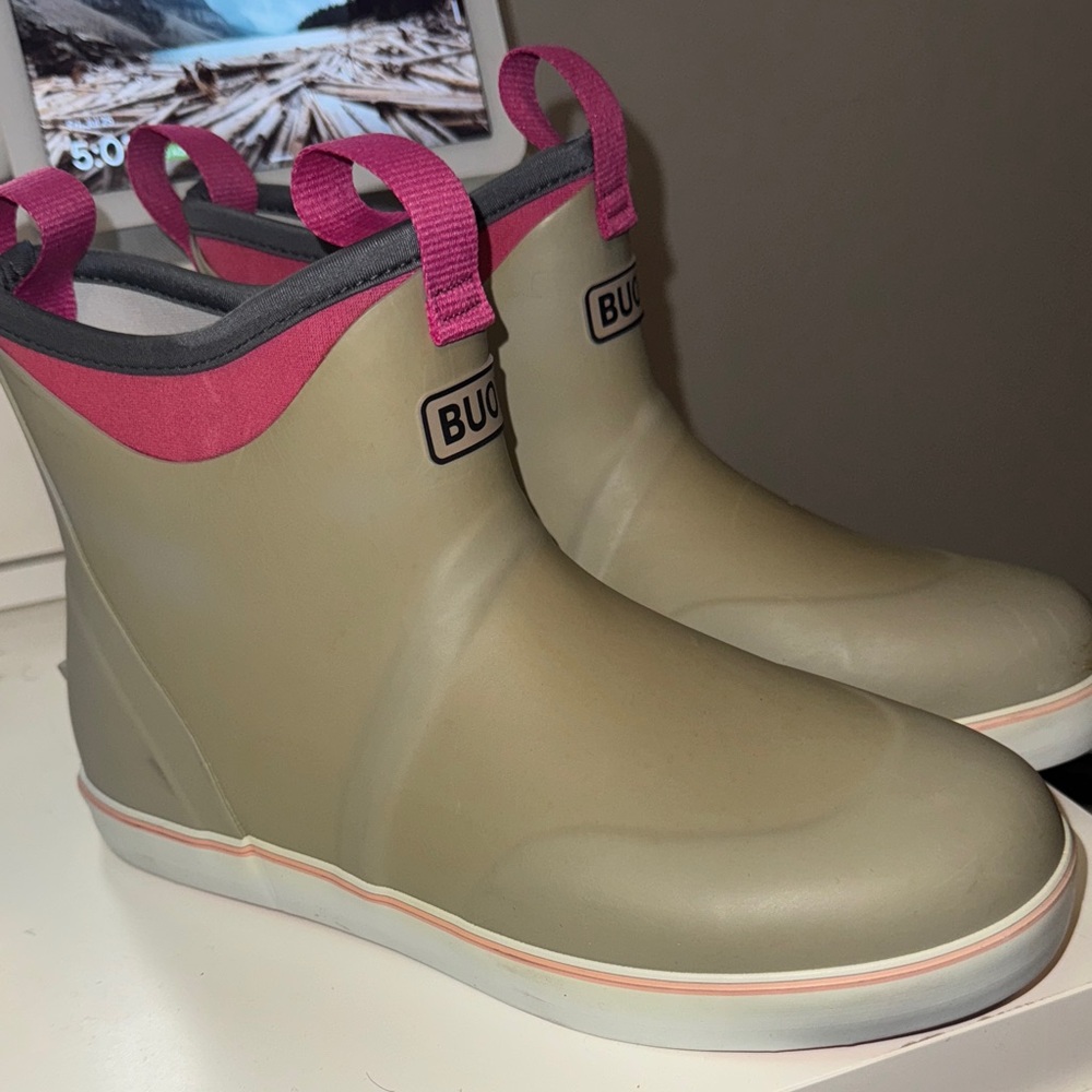 Women's Tan and Pink Rubber Boots